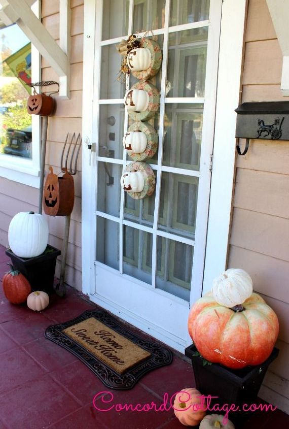 fall front porches rustic outdoor decorations, diy, halloween decorations, home decor, porches, seasonal holiday decor