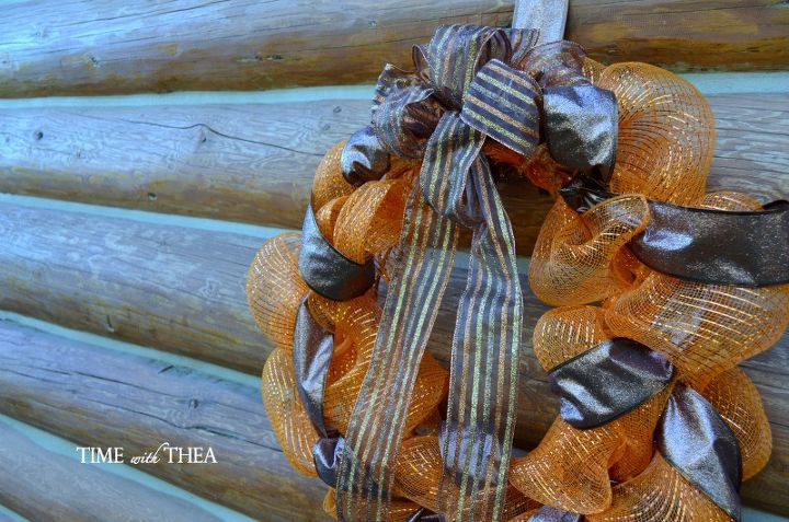 guirlanda de outono fcil e barata feita com malha decorativa e fita