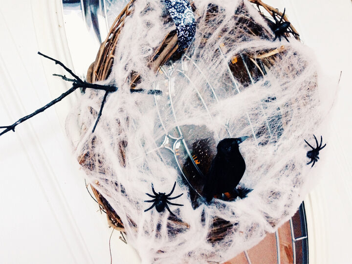 coroa de halloween com teia de aranha assustadora