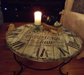 a wood pallet crafted clock coffee table, diy, home decor, painted furniture, pallet, woodworking projects
