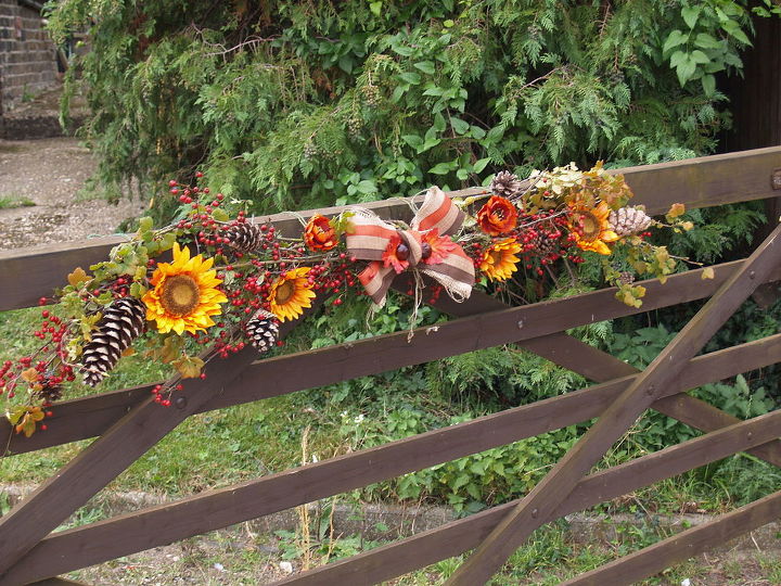 fall decor flowers outdoor farm fence gate, crafts, fences