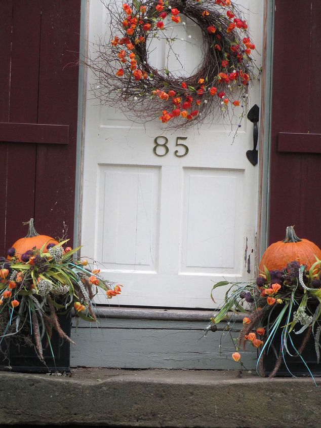 fall porch wreath decor, doors, porches, seasonal holiday decor
