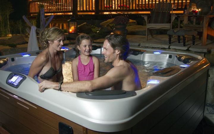 hot tub app technology, outdoor living, Bullfrog Spa