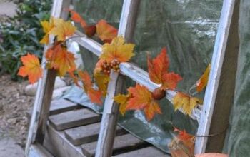 Ventana vieja convertida en decoración de otoño