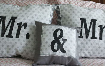 Mr. & Mrs. Pillow Set