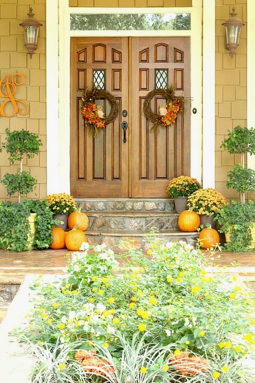 fall front porch mums pumpkins, porches