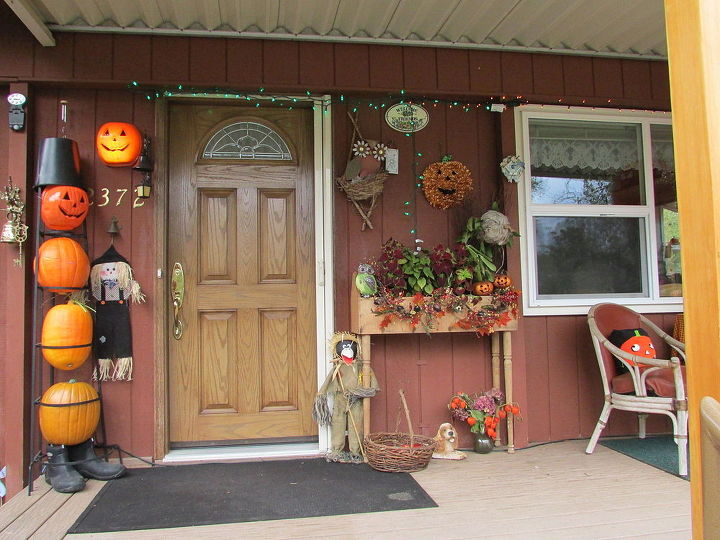 my garage sale plant stand is now my pumpkin man, diy, gardening, halloween decorations