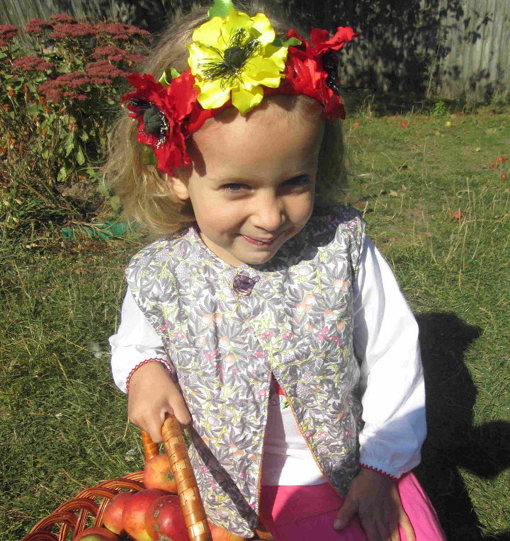 q poppy flowerst colors variations, crafts, This is my baby girl Kira wearing poppy flower wreath in Ukraine style