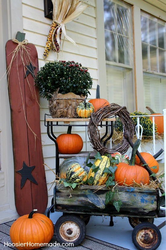 fall front porch decorating, porches, seasonal holiday decor
