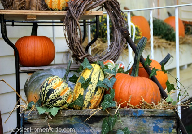 fall front porch decorating, porches, seasonal holiday decor