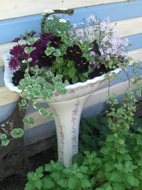 repurposing upcycling garden planters, container gardening, gardening, repurposing upcycling