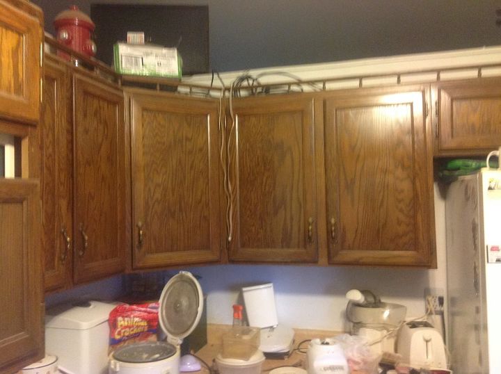 q el suelo de mi cocina es blanco de que color debo pintar mis armarios, Viejos gabinetes superiores