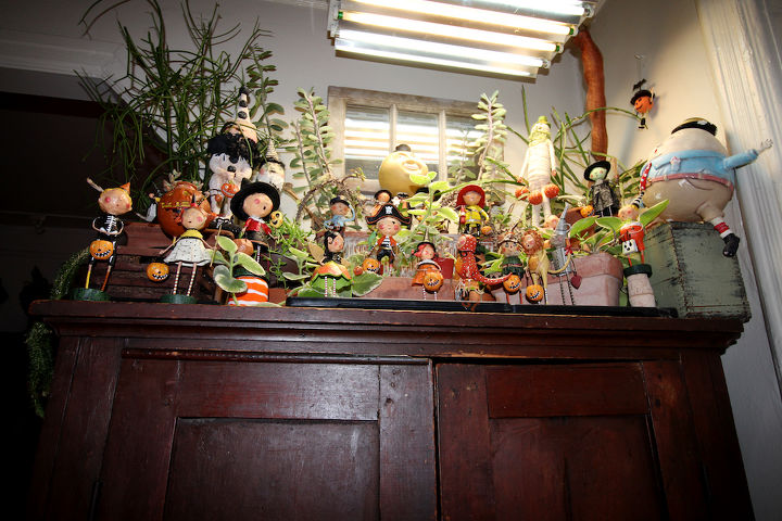 halloween figurine display, container gardening, gardening, halloween decorations, home decor, seasonal holiday decor