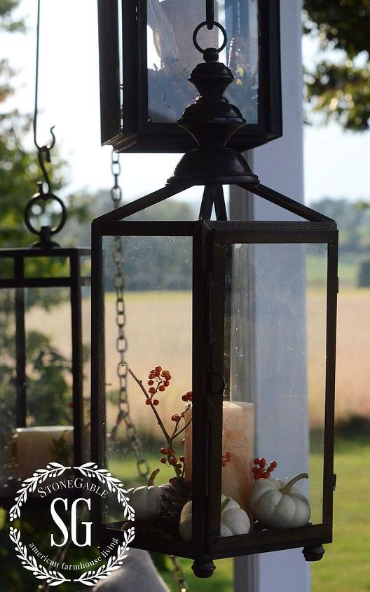 fall on the back porch, outdoor living, seasonal holiday decor