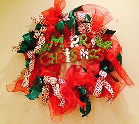 q deco mesh christmas wreath holiday craft, christmas decorations, crafts, seasonal holiday decor, wreaths