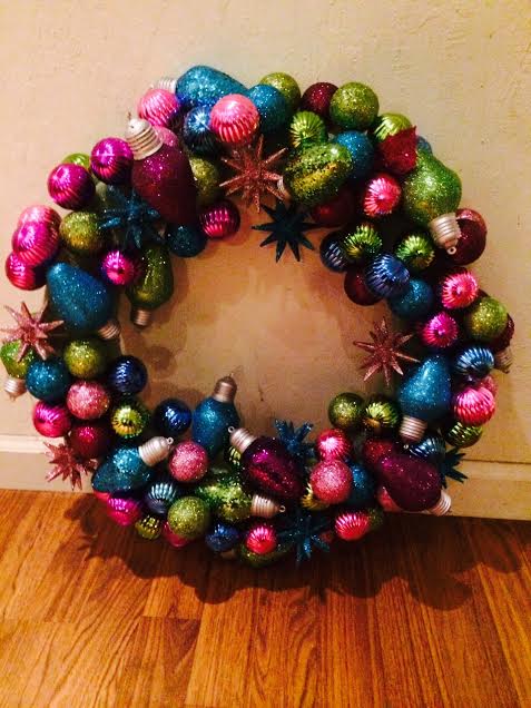 how to make a christmas bulb wreath, christmas decorations, crafts, how to, seasonal holiday decor, wreaths