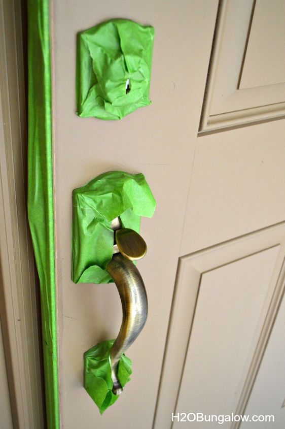 tutorial sobre como pintar uma porta da frente para iniciantes