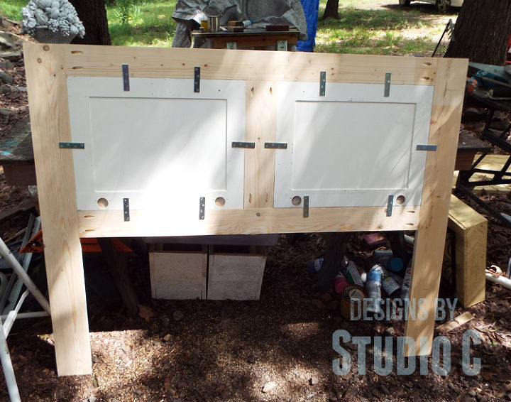 construir uma cabeceira com portas de armrios antigos