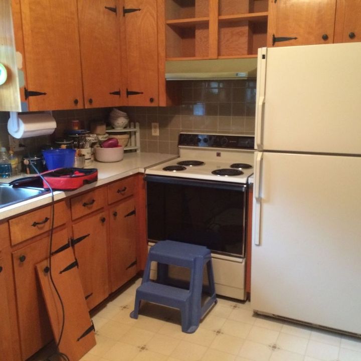 1970s kitchen transformation clak paint soapstone, chalk paint, kitchen cabinets, kitchen design, painted furniture, Before