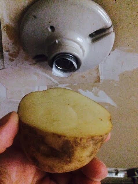 potato to remove broken glass tip, home maintenance repairs, lighting