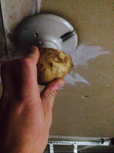 potato to remove broken glass tip, home maintenance repairs, lighting