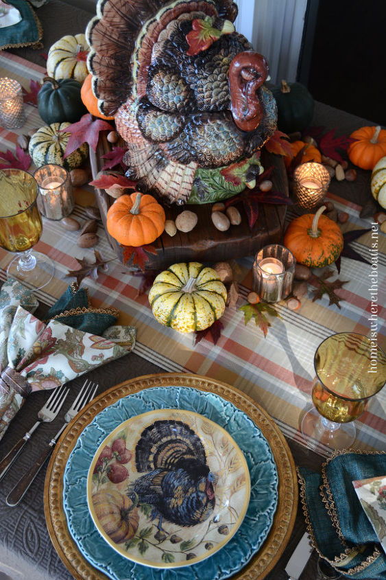 tom turkey table setting idea, seasonal holiday decor, thanksgiving decorations