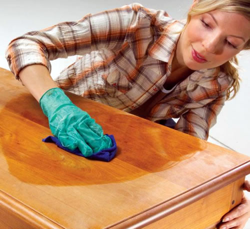 mantenga sus muebles de madera de exterior limpios y duraderos