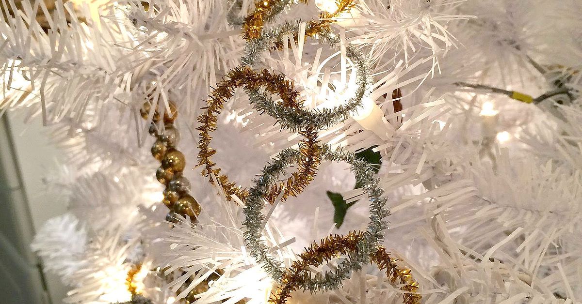 28 glittering gold christmas decor ideas How To Make A Easy Garland For Christmas | Hometalk