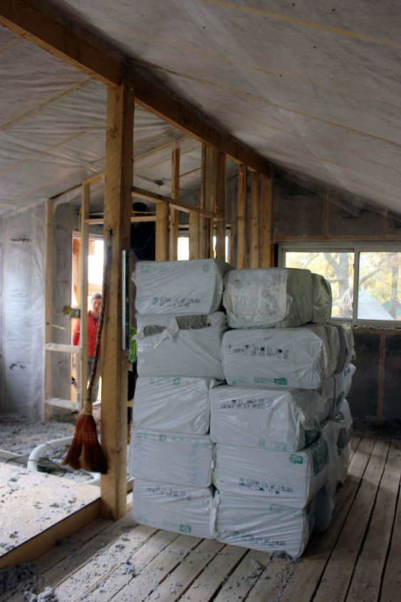blown cellulose insulation for a tiny house, flooring