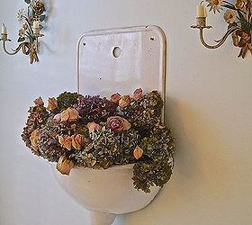 how to use dried hydrangeas throughout the winter, bathroom ideas, flowers, hydrangea, wall decor