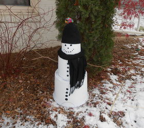 how to make a outdoor snowman using plastic nursery pots, christmas decorations, crafts, repurposing upcycling, seasonal holiday decor