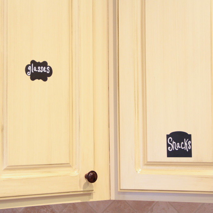 helping guests feel welcomed in your home with labels, home decor, seasonal holiday decor