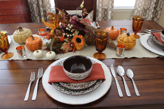elegant thanksgiving tablescape idea, seasonal holiday decor, thanksgiving decorations