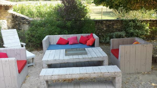 how to build pallet furniture for patio hometalk