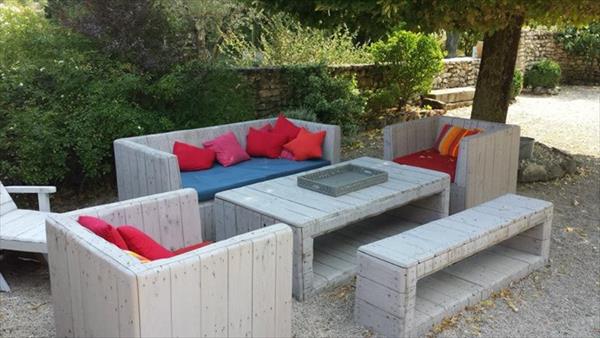 how to build pallet furniture for patio, diy, outdoor furniture, painted furniture, pallet, repurposing upcycling, reupholster