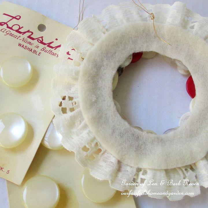 how to make vintage button wreath ornaments, christmas decorations, crafts, seasonal holiday decor, wreaths, Add lace and felt to the back