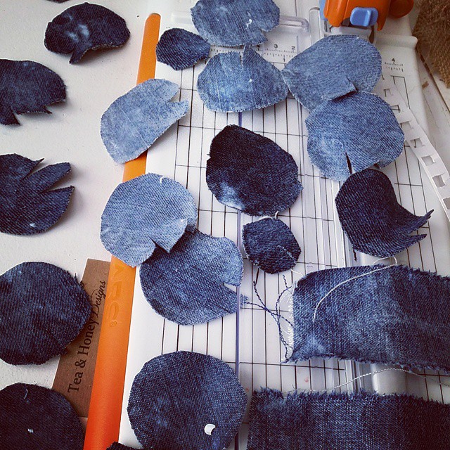 how to make a denim jeans rag wreath with flowers, crafts, wreaths