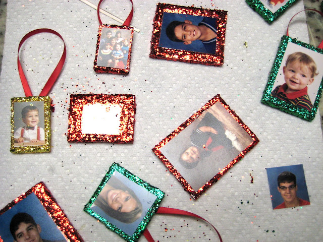 how to make family tree ornaments with photos, christmas decorations, crafts, seasonal holiday decor