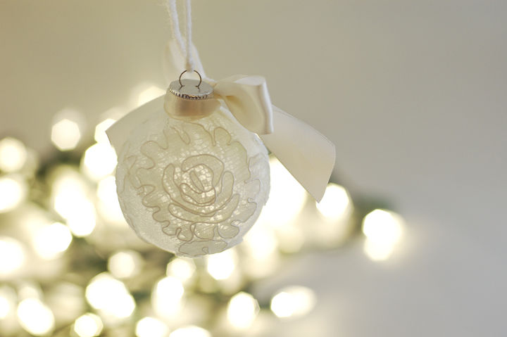 decorao de natal feita com pedaos de vu de noiva