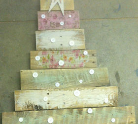 pallet wood christmas trees, christmas decorations, painted furniture, pallet