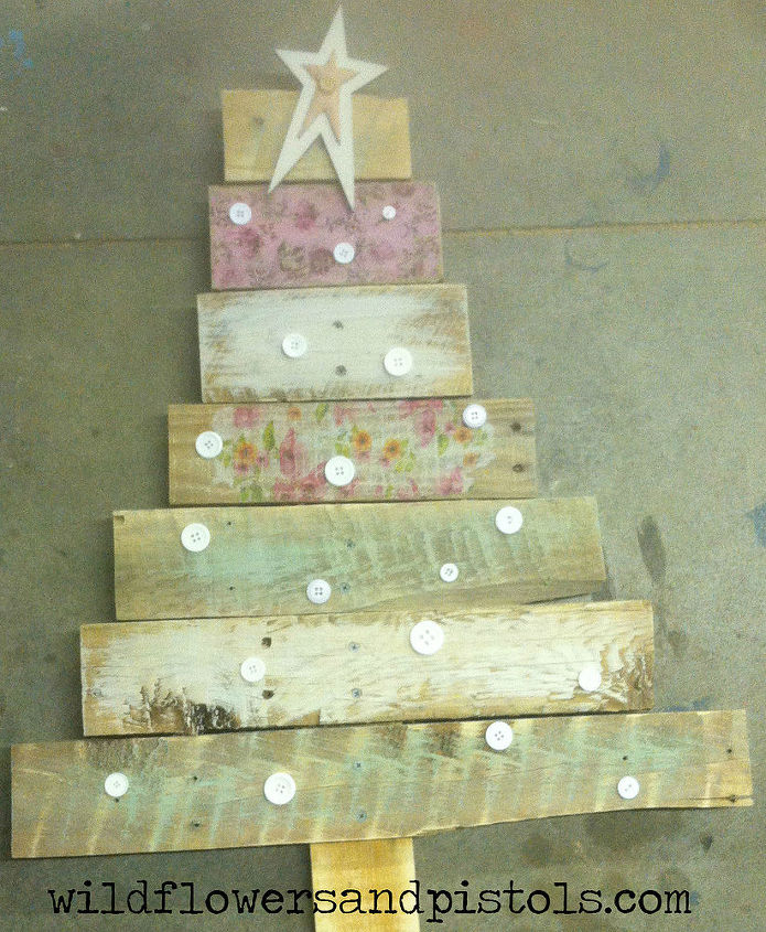 pallet wood christmas trees, christmas decorations, painted furniture, pallet