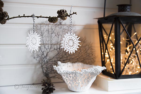 too easy to make crochet ornaments, christmas decorations, crafts, seasonal holiday decor