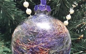 Cute Yarn-stuffed Glass Christmas Ornaments