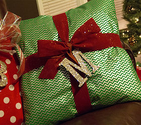 christmas present pillows, christmas decorations, crafts, seasonal holiday decor, reupholster
