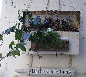 how to upcycle a junkin christmas sign, home decor, seasonal holiday decor
