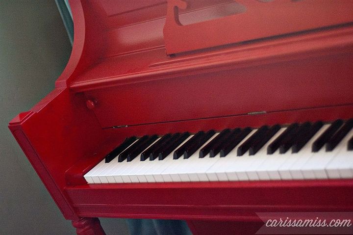 cambio de imagen con chalk paint para pianos rojos