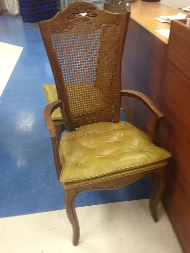 silla de la tienda de segunda mano primer intento de acabado, Pre acabado