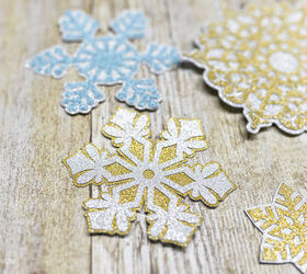 simple snowflake wreath, christmas decorations, crafts, seasonal holiday decor, wreaths