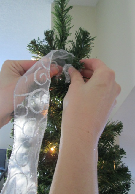 how to hang ribbon on a christmas tree, christmas decorations, how to, seasonal holiday decor