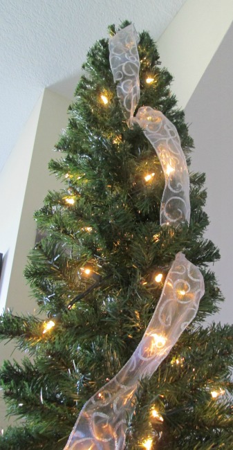 how to hang ribbon on a christmas tree, christmas decorations, how to, seasonal holiday decor